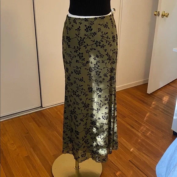 Floral Olive Green Maxi Skirt Size Large - Picture 4 of 9